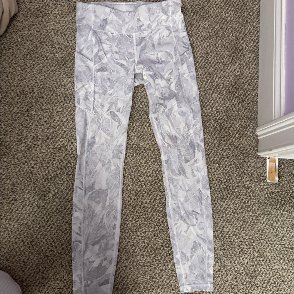 Lululemon Wonder Train High-Rise Tight with Pockets 28"